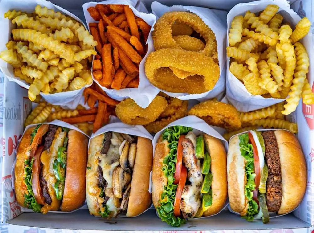 B'igi Fusion 4 Family Box at iniBurger