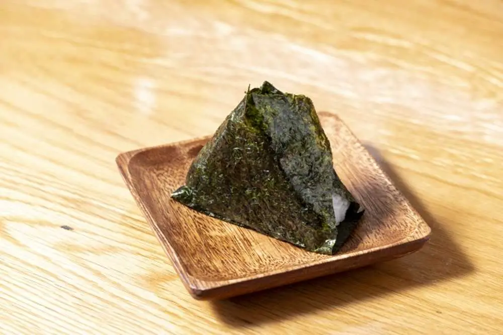 CRAB AVO SAMGAK GIMBAP (TRIANGULAR SHAPED GIMBAP) at Rice Junky