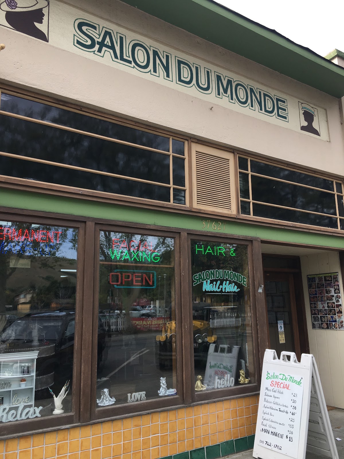 Salon Du Monde