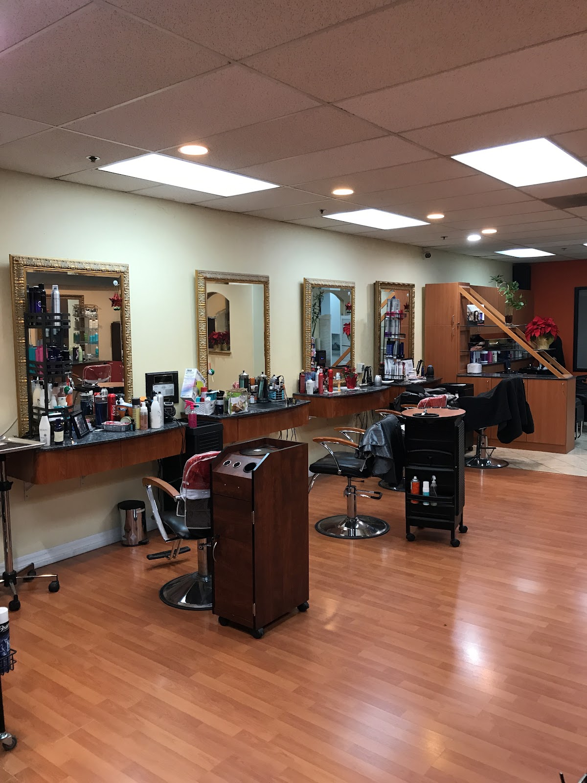 BackStage Salon