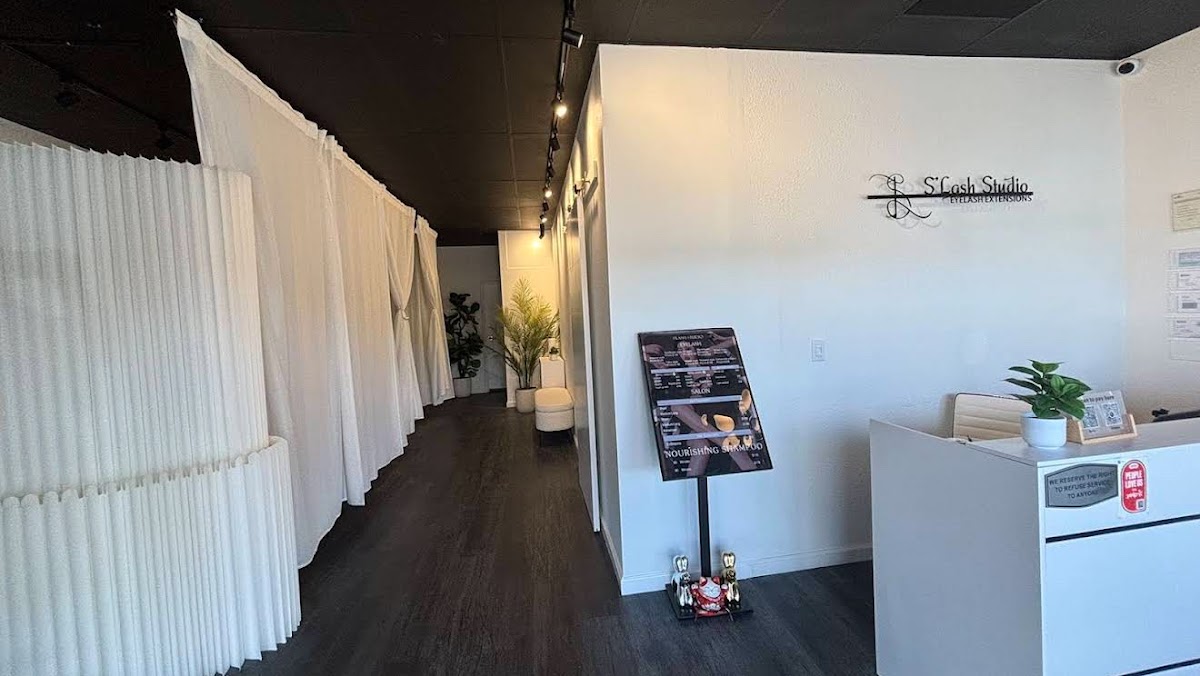 S'Lash Studio