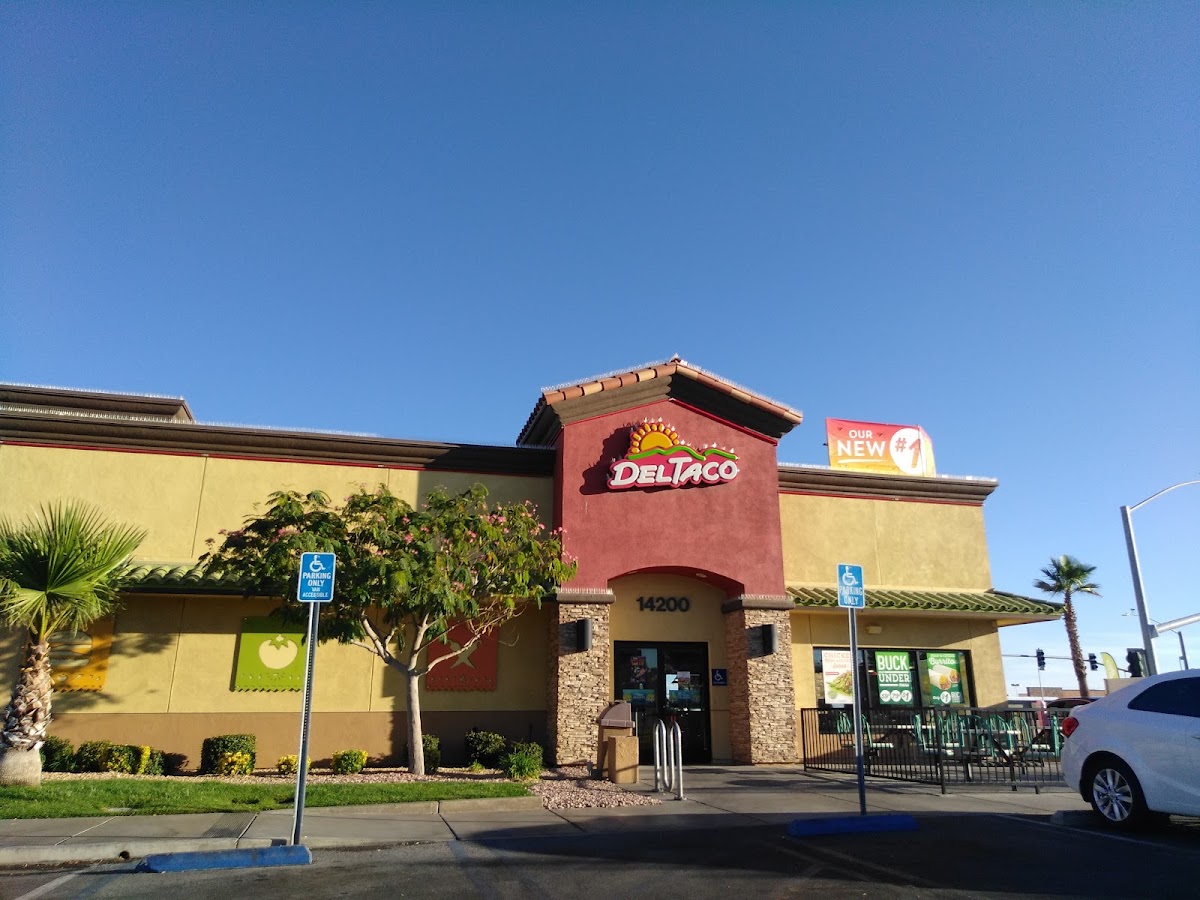 Del Taco — Fast Food Restaurant in Adelanto, CA