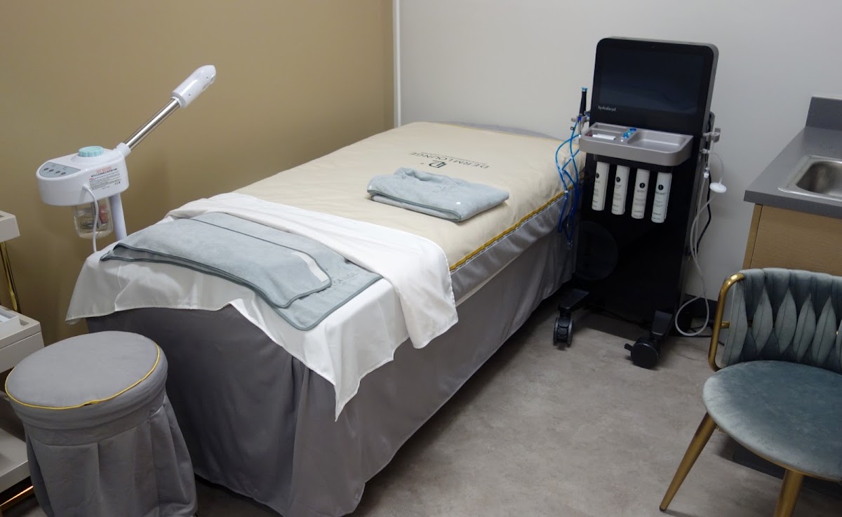 DermLounge Anaheim — Beauty / Healthcare in Anaheim, CA (photo 3 of 3)