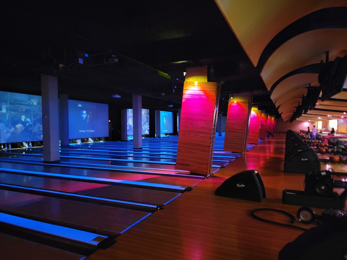 Lucky Strike Anaheim — Bowling Alley in Anaheim, CA (photo 2 of 3)