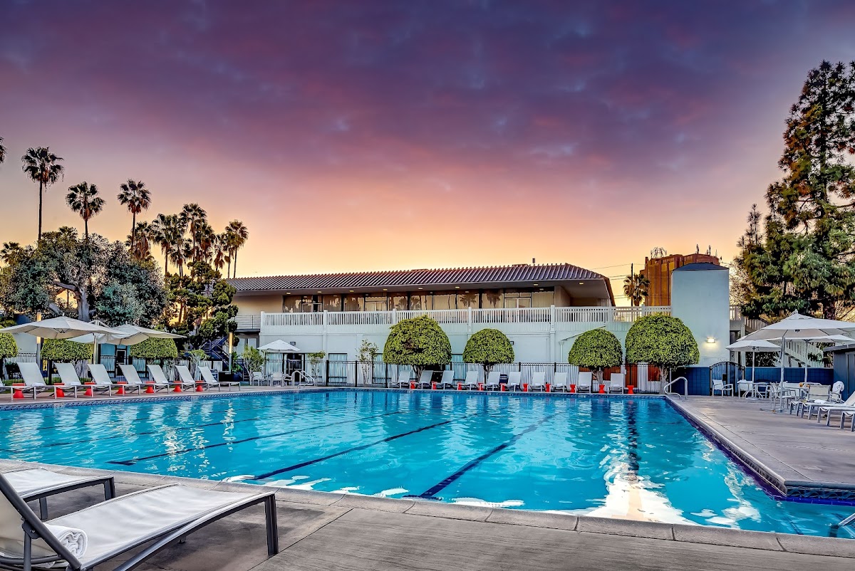 Book direct and save 10% at The Anaheim Hotel
