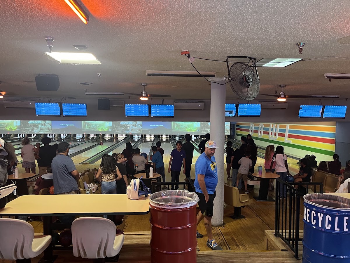 Retro Bowl AV — Bowling Alley in Apple Valley, CA (photo 3 of 3)