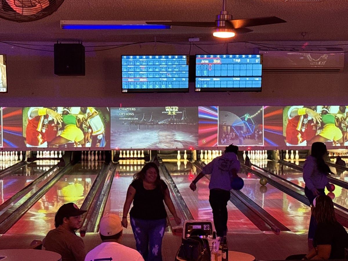 Retro Bowl AV — Bowling Alley in Apple Valley, CA (photo 2 of 3)