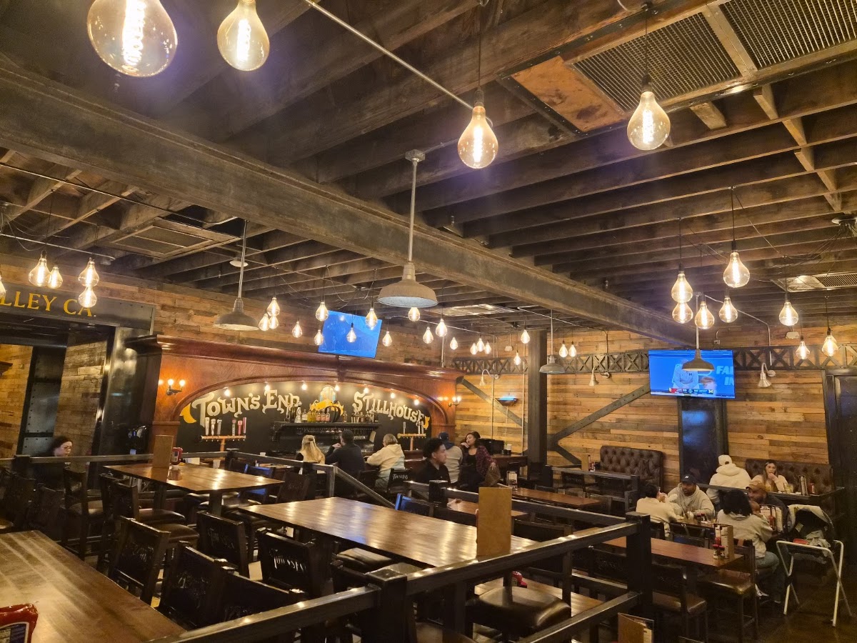 Town's End Bar & Grill — Food & Drink in Apple Valley, CA (photo 3 of 3)