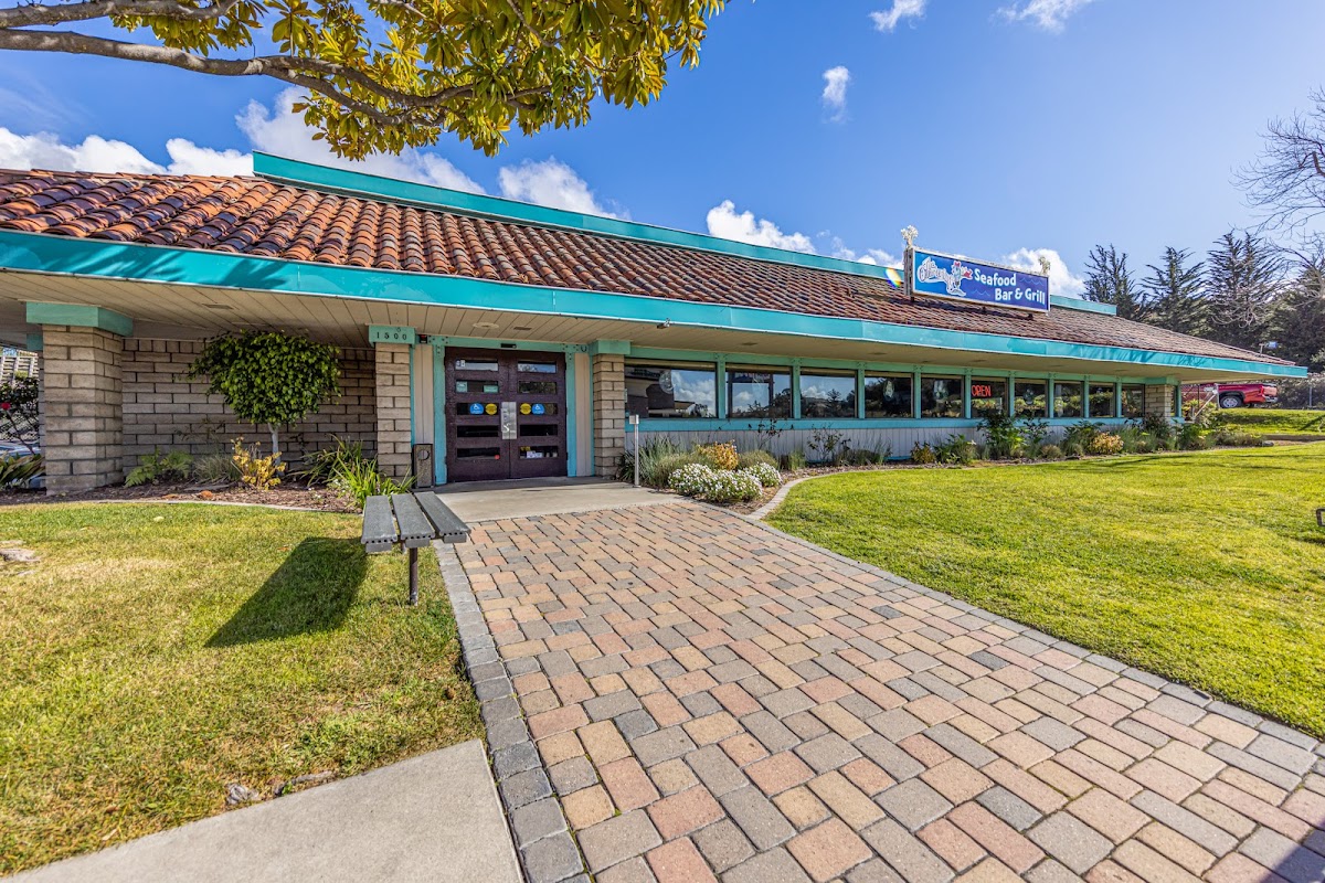 The Quarterdeck Seafood Bar & Grill — Seafood Restaurant in Arroyo Grande, CA (photo 3 of 3)
