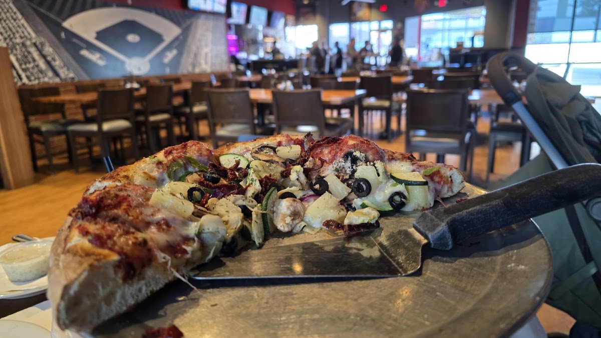 Oggi’s Sports Brewhouse Pizza — Pizza Restaurant in Barstow, CA (photo 3 of 3)
