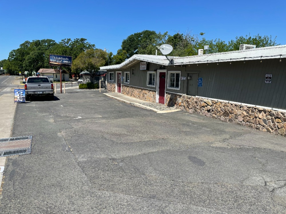 Highlands Bar and Grill — in Clearlake, CA (photo 3 of 3)