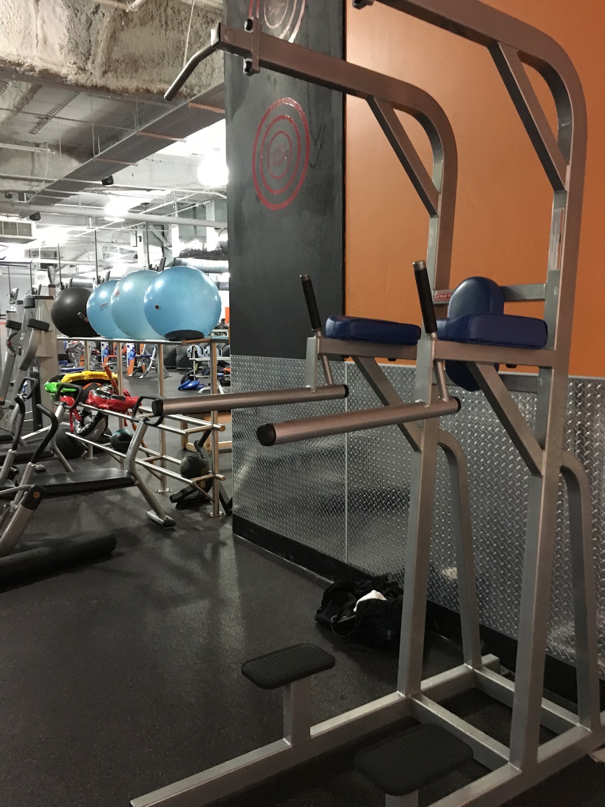 Crunch Fitness — Gym in Daly City, CA (photo 2 of 3)
