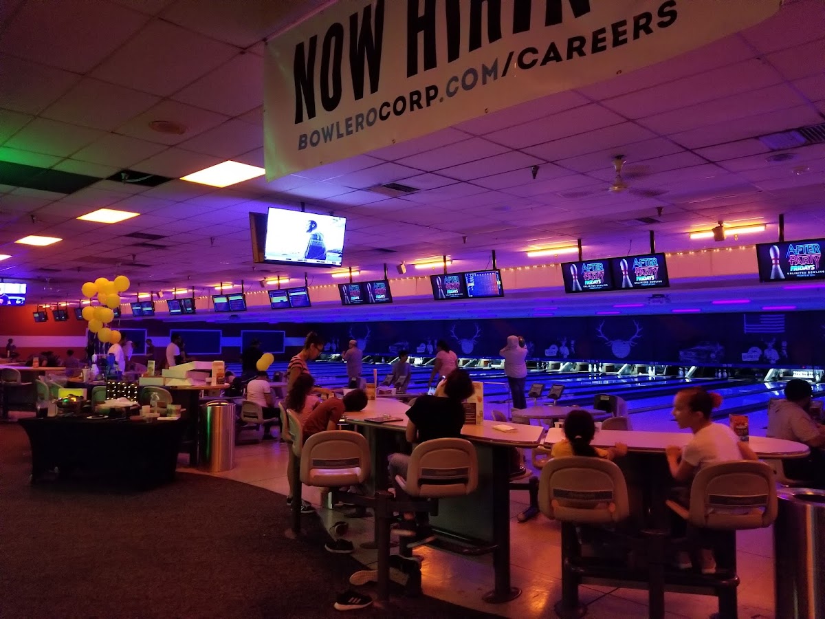 Lucky Strike Fontana — Bowling Alley in Fontana, CA (photo 2 of 3)