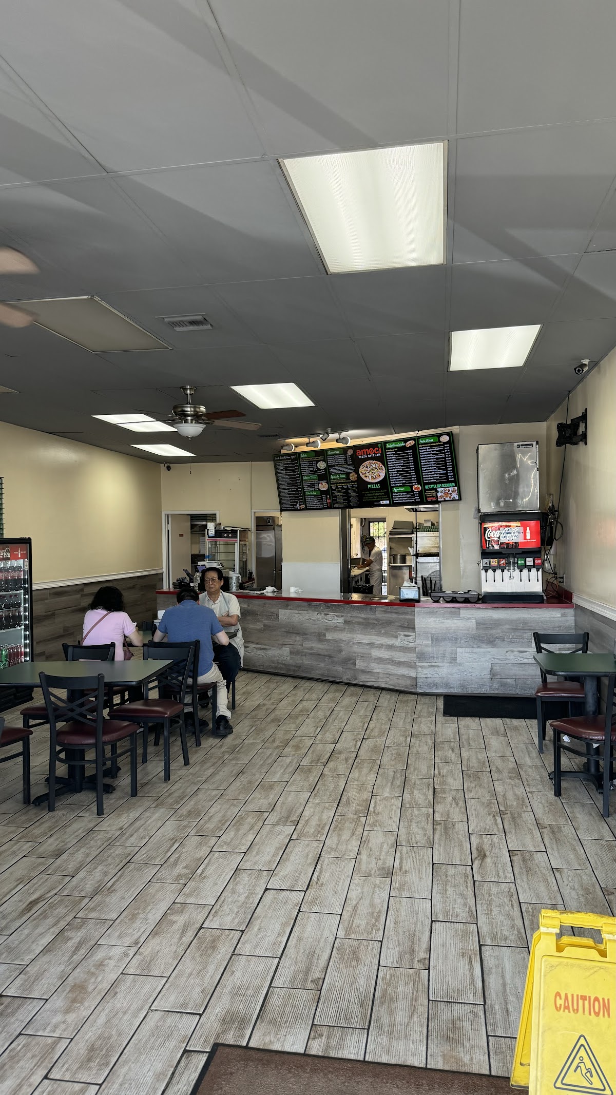 Ameci Pizza & Pasta — Pizza Restaurant in Fountain Valley, CA (photo 3 of 3)