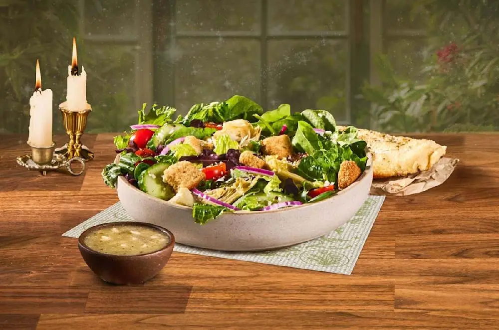 Greenhouse Grecian Salad - Entree (RAILS) at Blaze Pizza