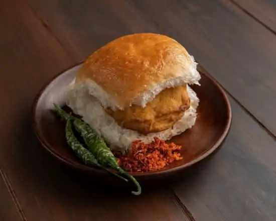 Mumbai Vadapav at CarKhaana
