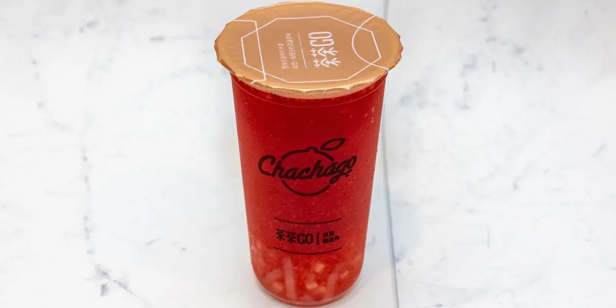 D6 Strawberry Iced Tea (L) at ChaChaGo