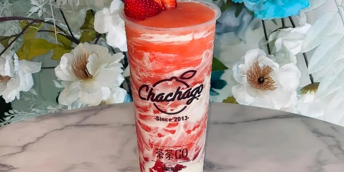 N4 Crème Brûlée Strawberry Smoothie (L) at ChaChaGo