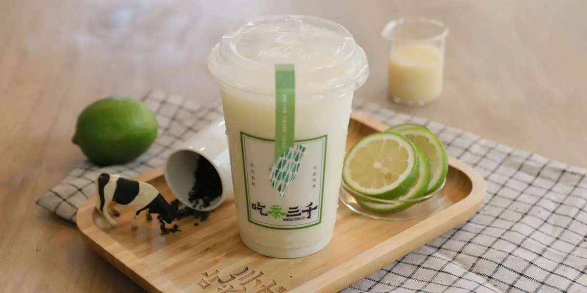Green Tea with Cream 松針綠茶 + 皇家厚奶 at Chicha San Chen 吃茶三千