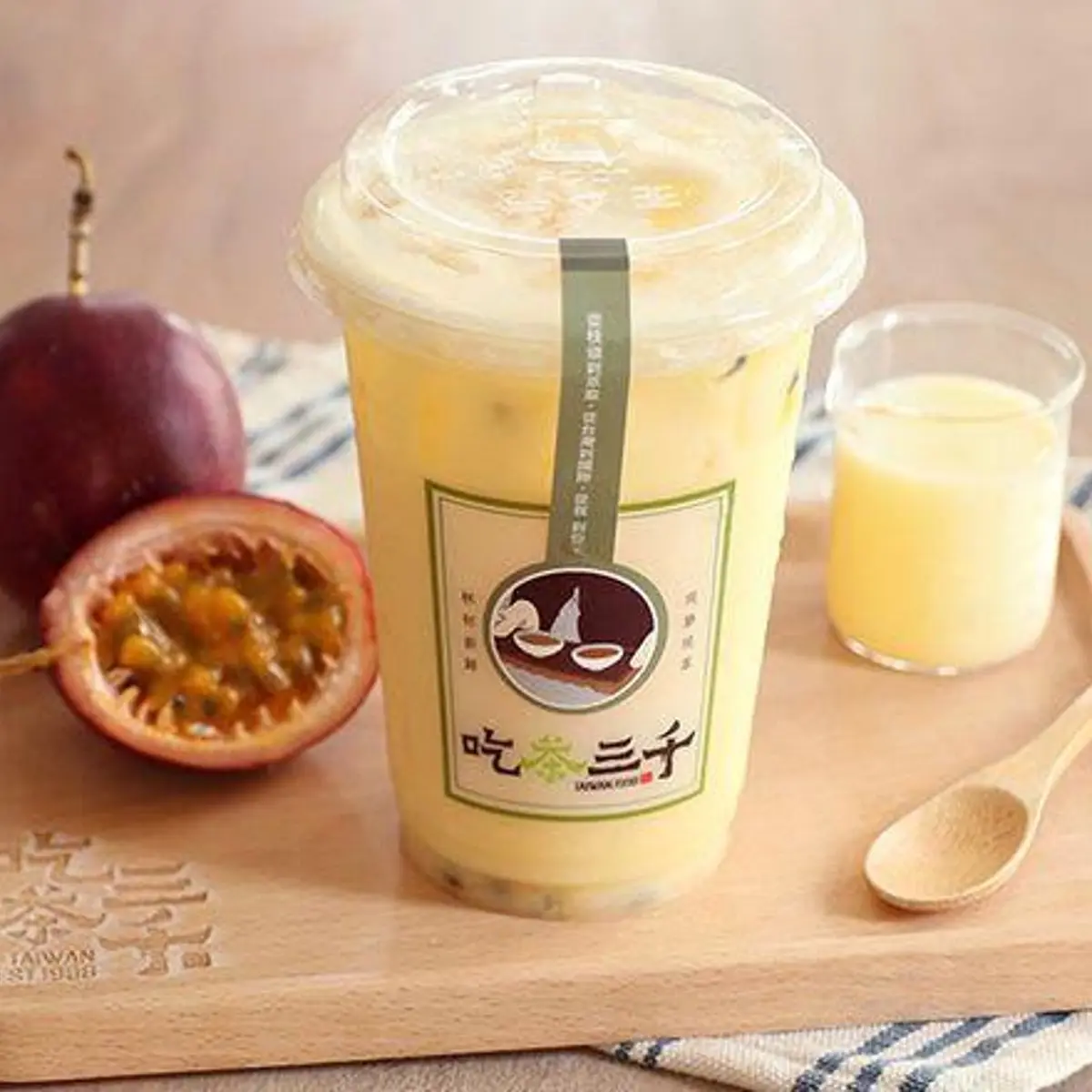 Lemon and Passion Fruit Condensed Milk 靑檸雪芙百香 at Chicha San Chen 吃茶三千