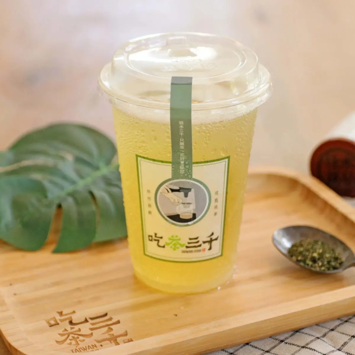 Osmanthus Oolong Tea 水仙桂花 at Chicha San Chen 吃茶三千