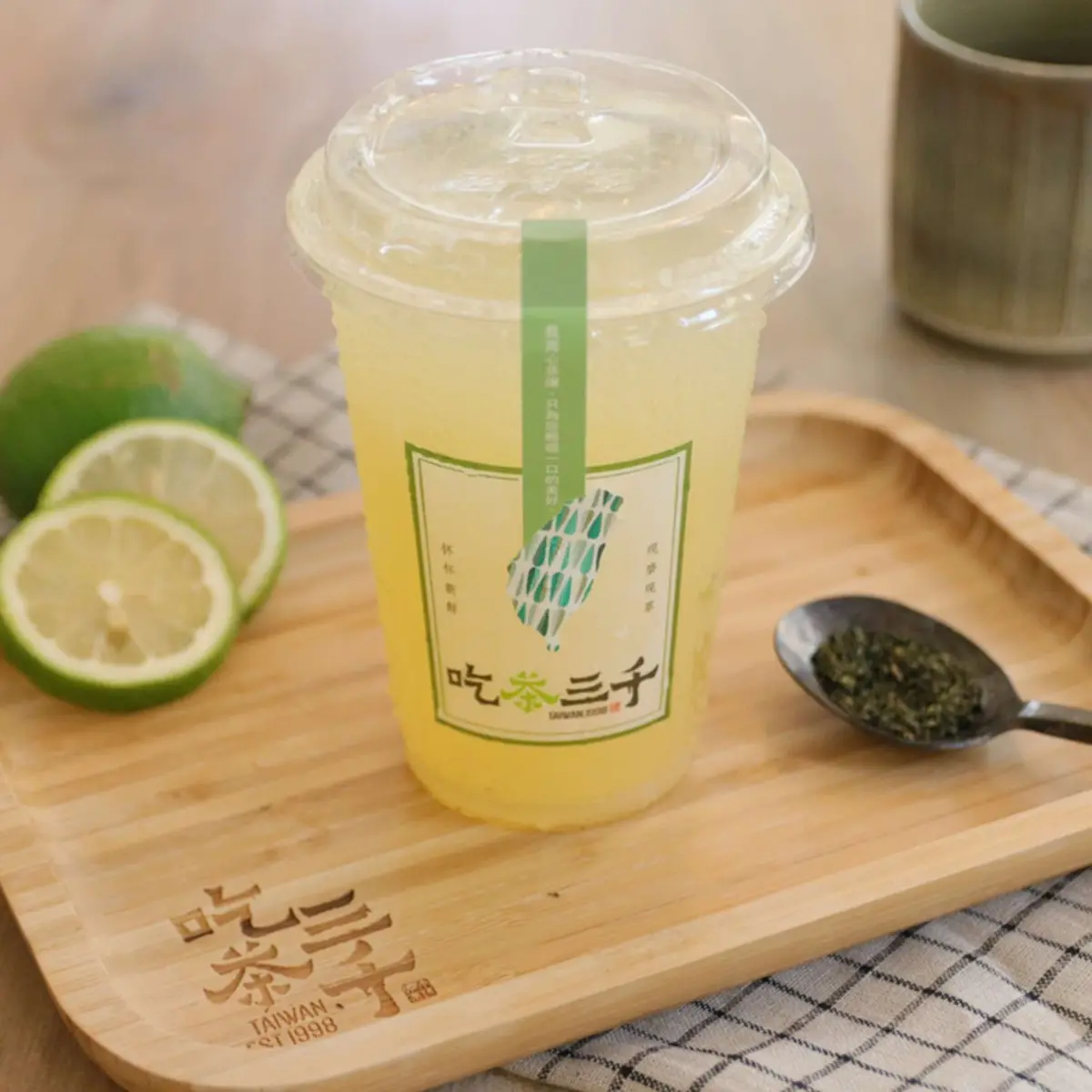 Osmanthus Oolong Tea with Lemon 水仙桂花 + 青檸原汁 at Chicha San Chen 吃茶三千