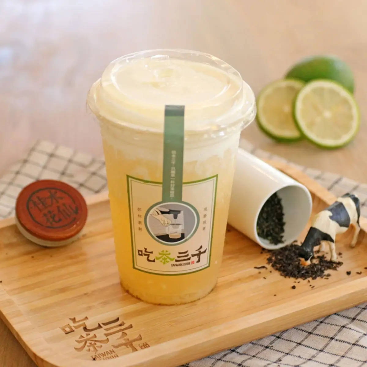 Osmanthus Oolong Tea with Mousse 水仙桂花 + 奶蓋慕思 at Chicha San Chen 吃茶三千
