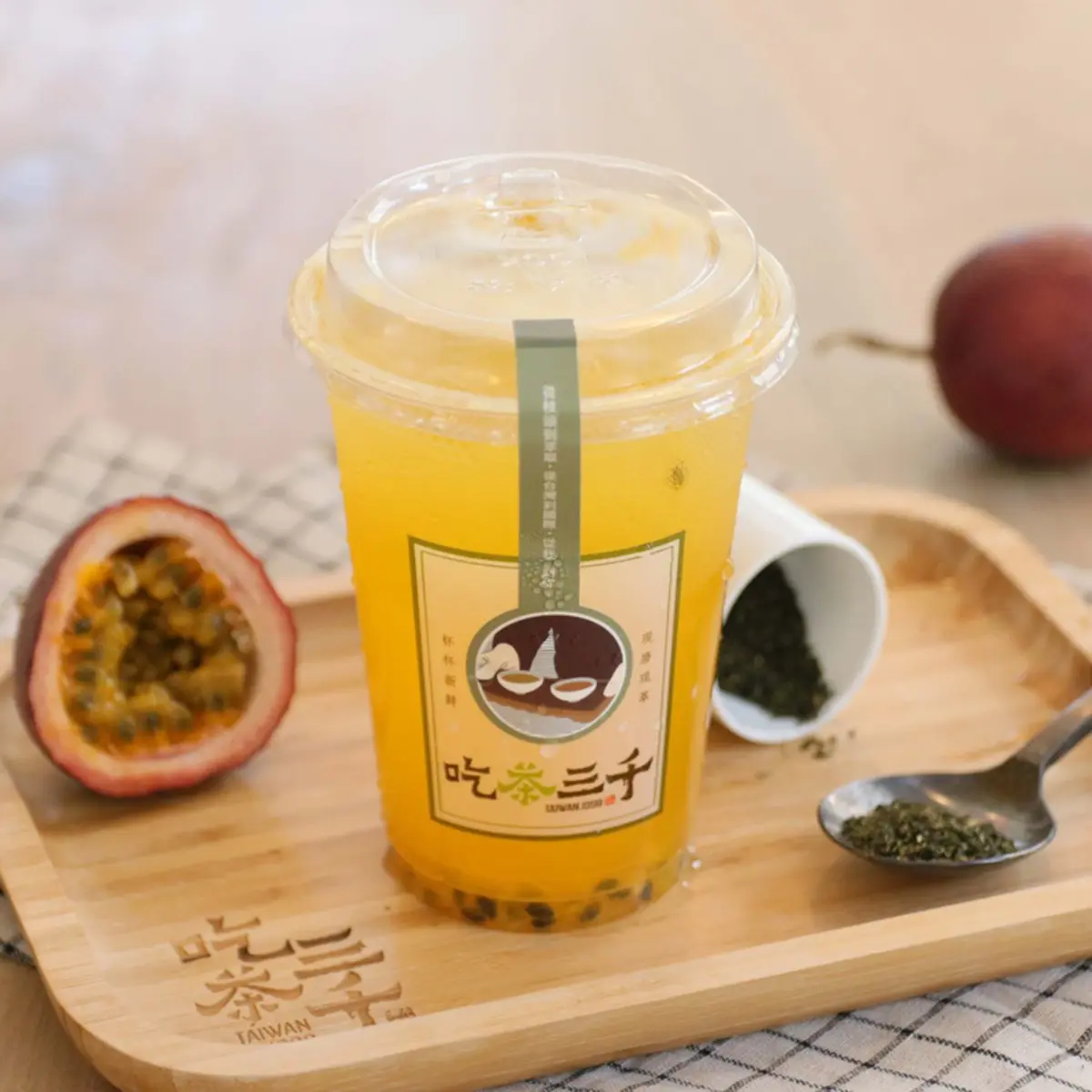 Osmanthus Oolong Tea with Passion Fruit 水仙桂花 + 百香鮮果 at Chicha San Chen 吃茶三千