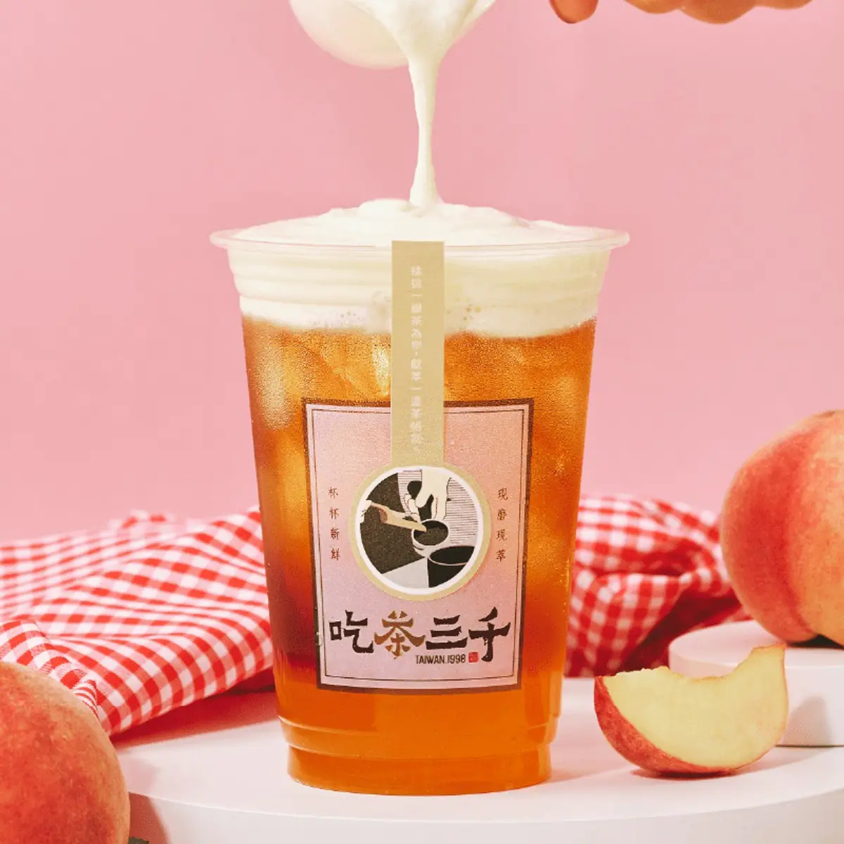 Peach Oolong Tea with Mousse 蜜桃烏龍奶蓋 at Chicha San Chen 吃茶三千