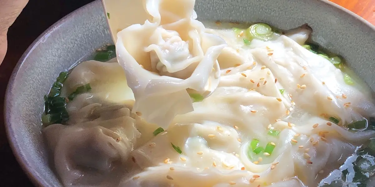 鸡汤抄手Wonton with Chicken Broth (no noodles) at Julie's Noodle