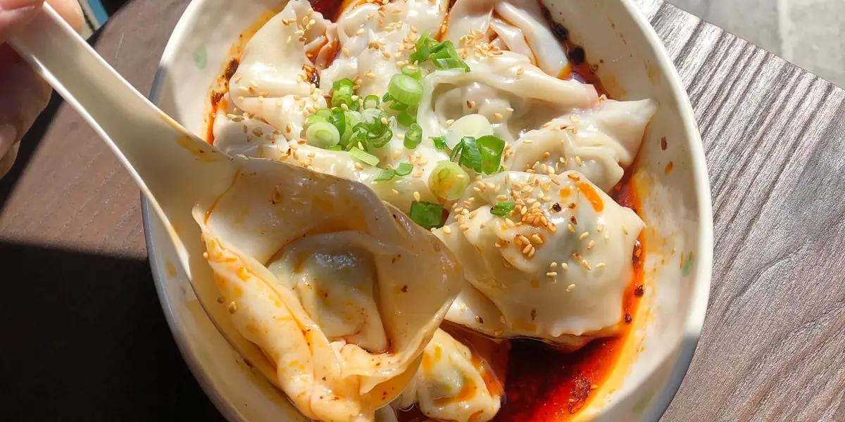 红油抄手Wonton with Chili Sauce (no soup & noodles) at Julie's Noodle