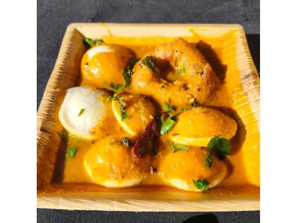 Idly Vada Sambar Dip at Rameshwaram Cafe | Fremont