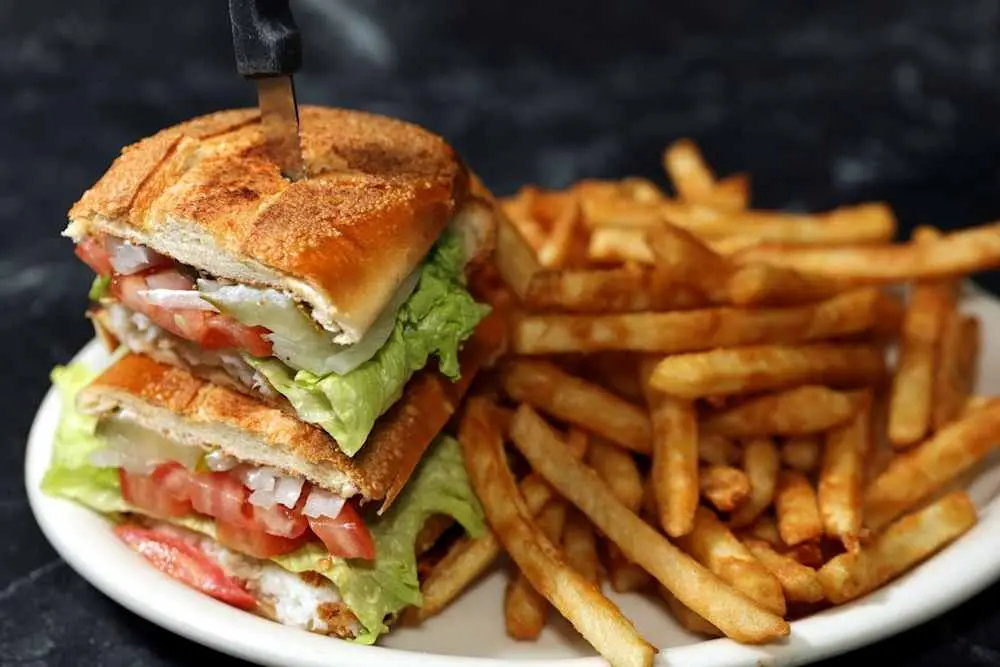 Fish Sandwich 🐟 at Skillet'z Cafe