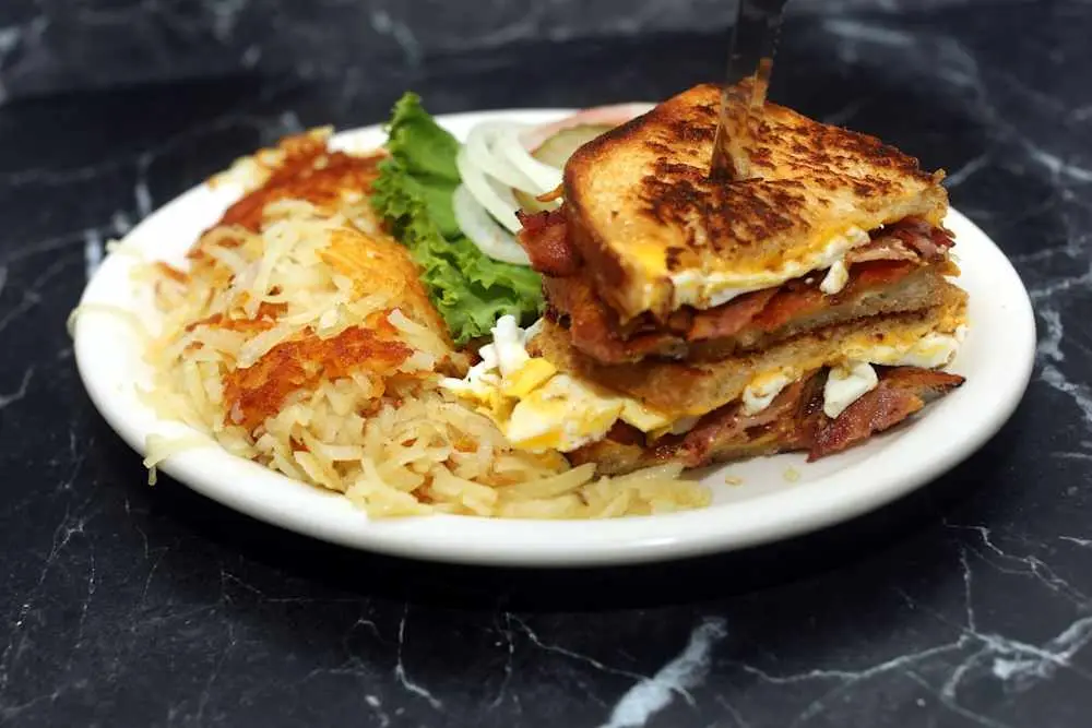 Grilled Bacon & Cheese 🥓🧀 at Skillet'z Cafe
