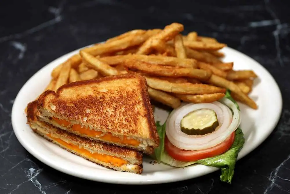 Grilled Cheese Sandwich 🧀 at Skillet'z Cafe