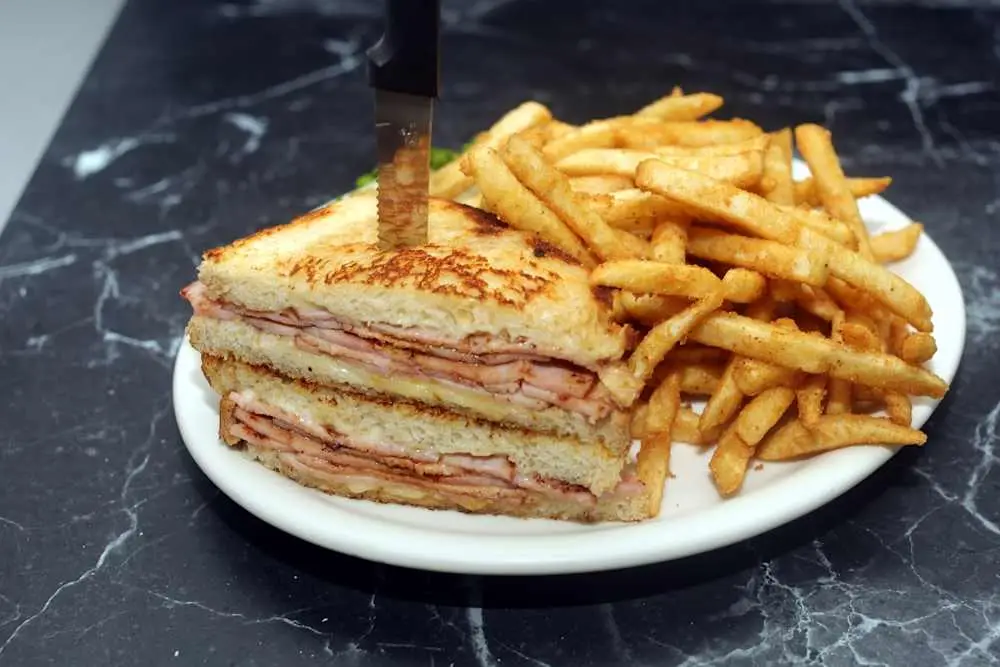 Grilled Ham & Cheese 🐷🧀 at Skillet'z Cafe
