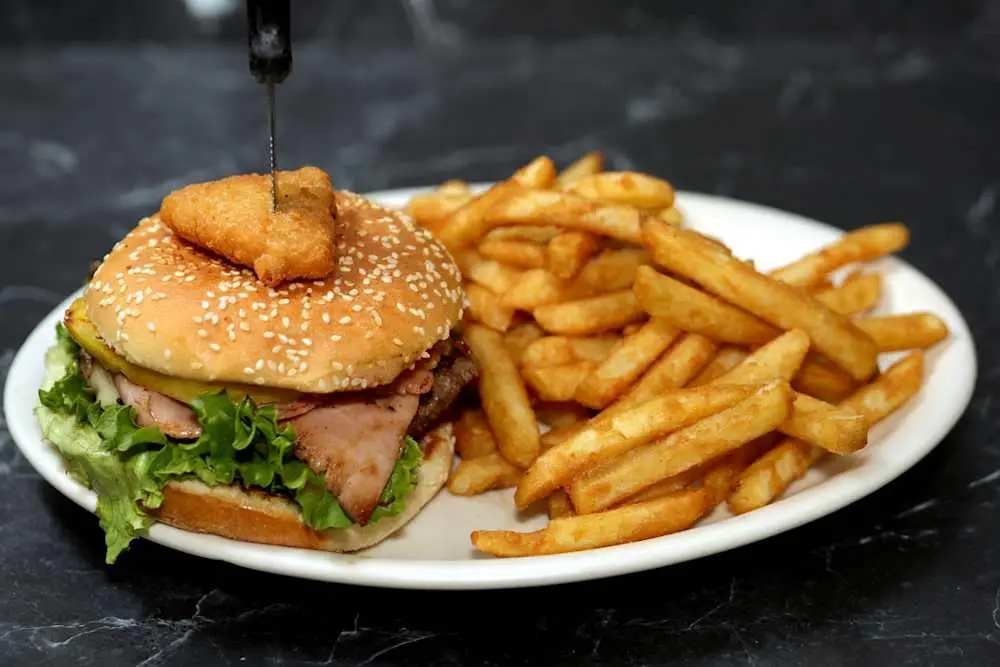 Hawaiian Burger at Skillet'z Cafe