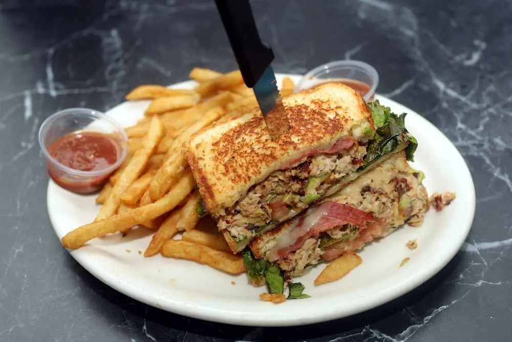 Hella Spicy Tuna Melt 🐟🔥 at Skillet'z Cafe