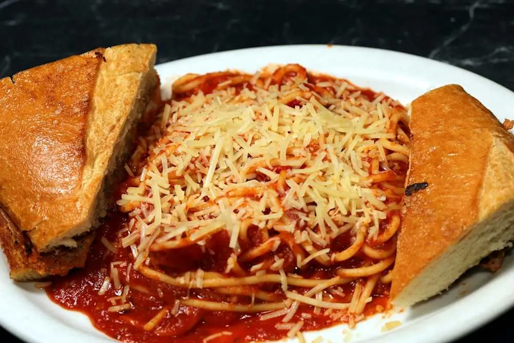 Kid's Spaghetti with Garlic Bread 🍝 at Skillet'z Cafe