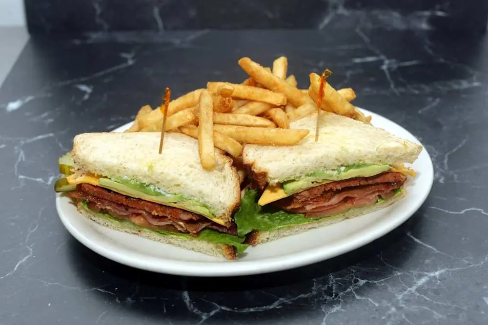 Newark BLTA 🥓🥬🍅🥑 at Skillet'z Cafe