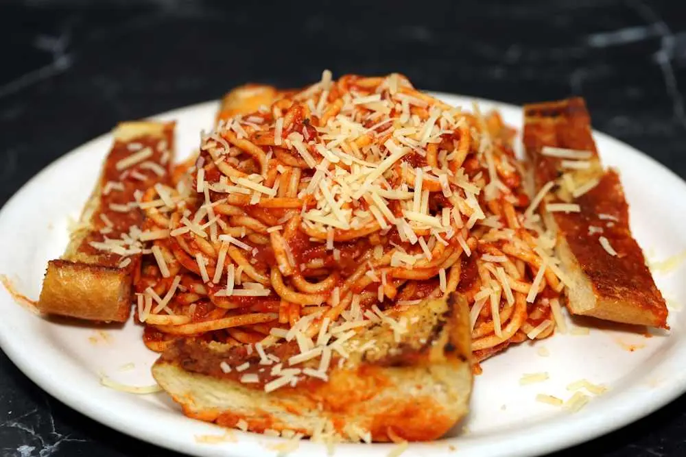 Spaghetti Dinner with Garlic Bread 🍝 at Skillet'z Cafe