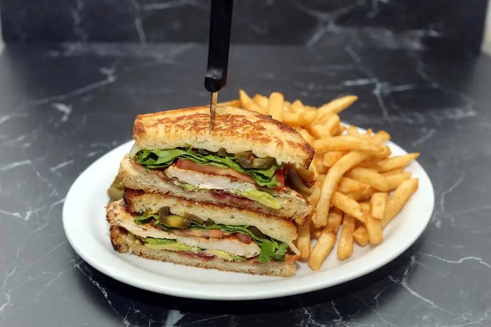 Spicy Chicken Melt 🐓🔥🥑 at Skillet'z Cafe