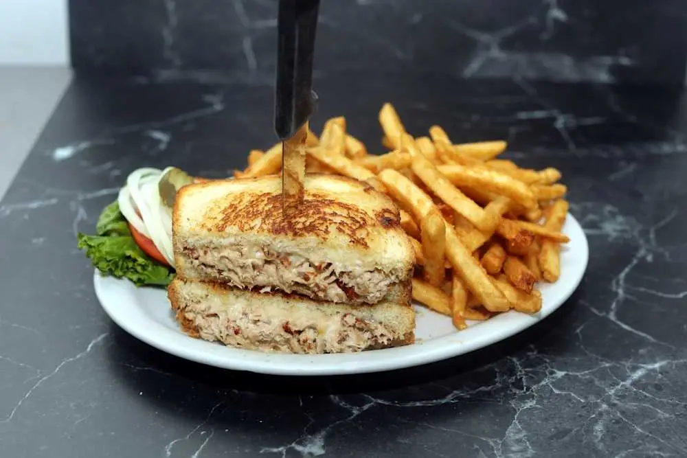 Tuna Melt 🐟 at Skillet'z Cafe