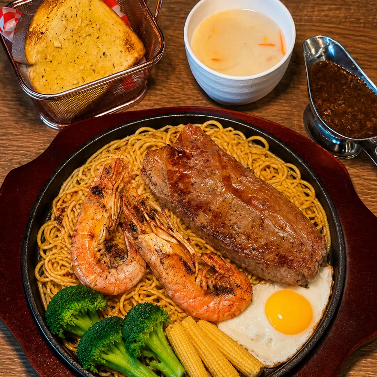 Shrimp and Ny Steak Combo 牛蝦雙拼 at Steaking