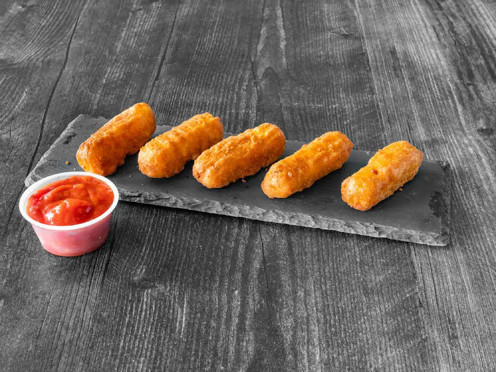 Mozzarella Sticks X 5 / 8 起司條 at Tapioca Express