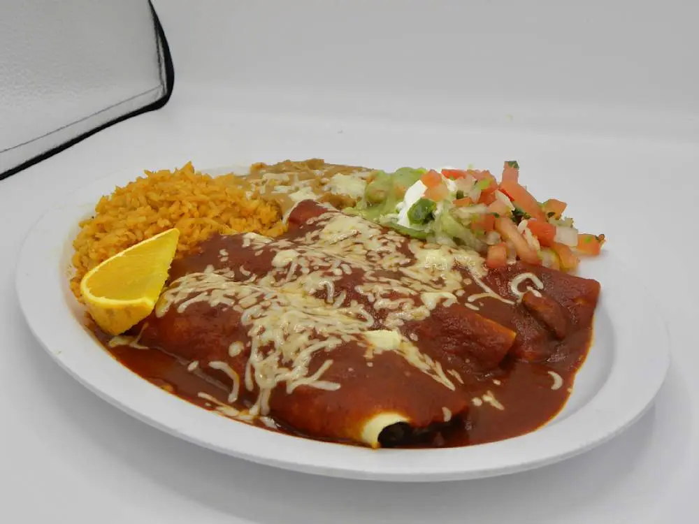 Plato de Enchiladas at Taqueria Las Vegas