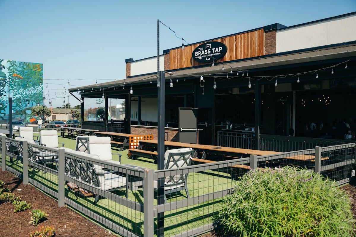 Weekday happy hour at The Brass Tap