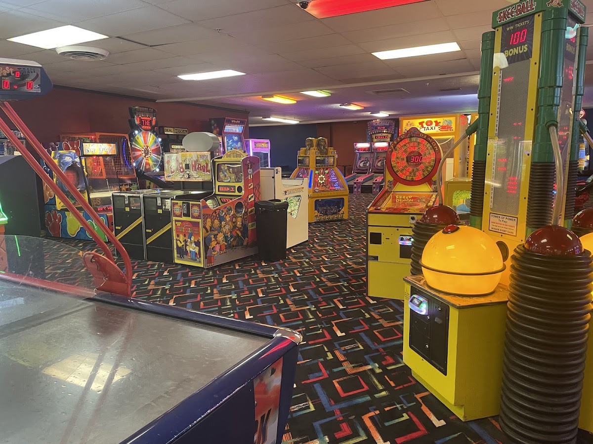 Valley Center Bowl — Bowling Alley in Salinas, CA (photo 2 of 3)