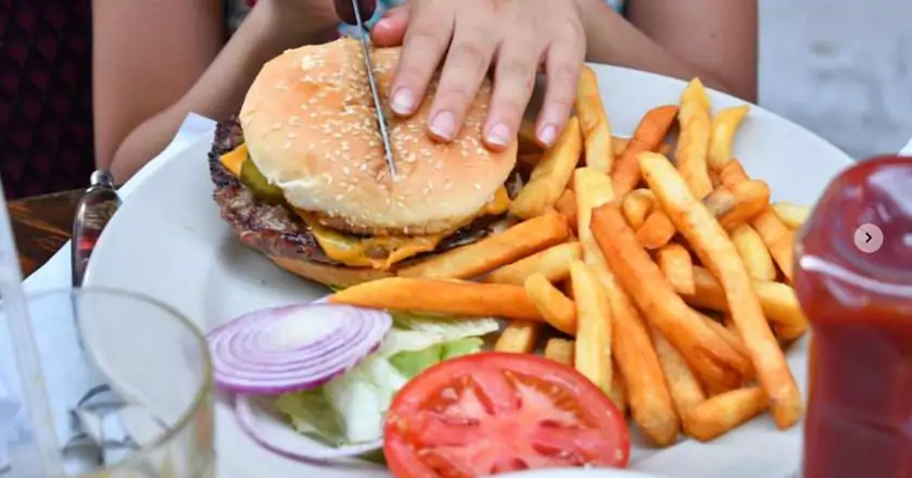 Burger (1/2 lb) at Baldie's Cafe
