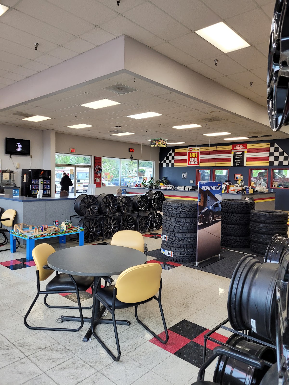Les Schwab Tire Center (Gunderson) — Tire Shop in Camas, WA (photo 2 of 3)